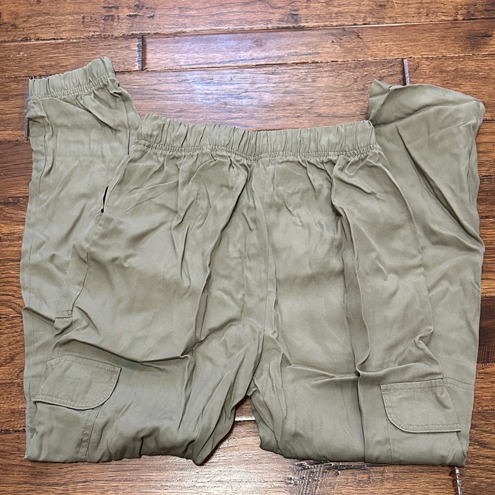 Lightweight Crinkle Green Cargo Joggers - Picture 4 of 4